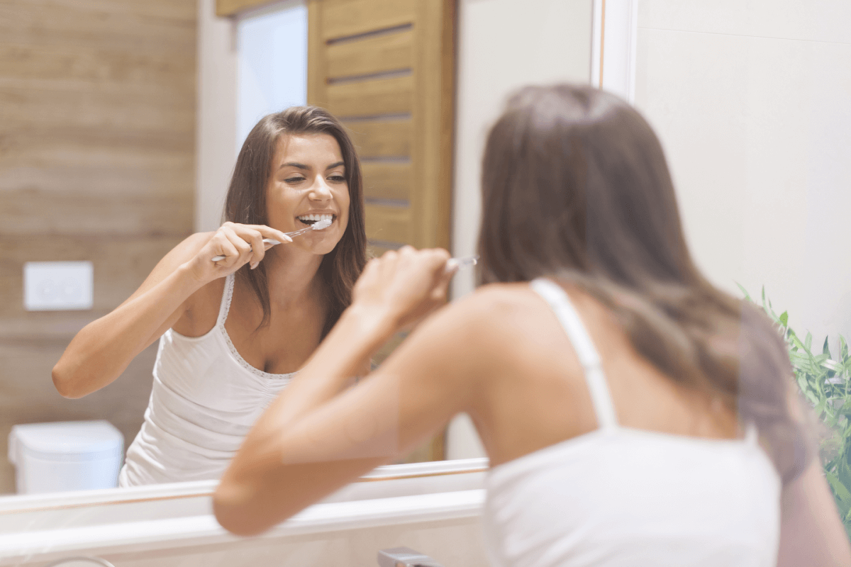 Brushing Teeth with Baking Soda : What Is It? Pros & Cons